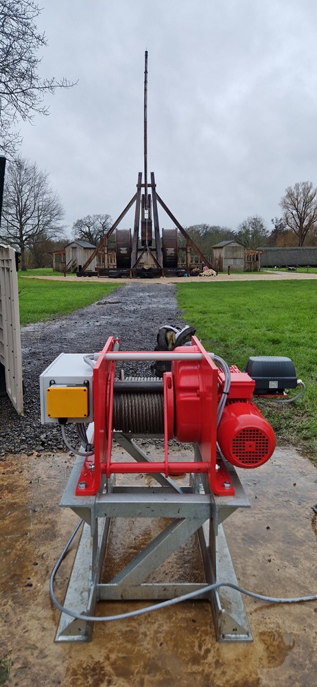 Hadef winch with Trebuchet