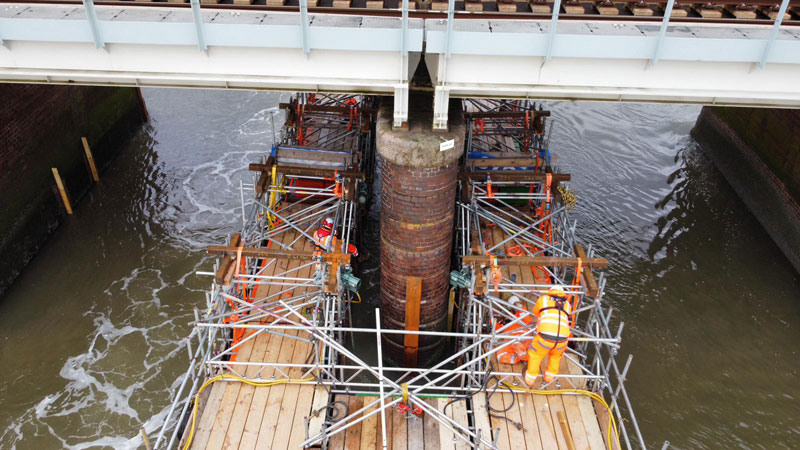 Air Hoist Lifting Collar Into Position